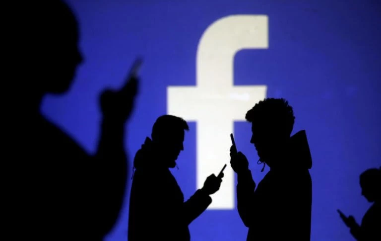 Επεσε για λίγα λεπτά το facebook σε όλον τον κόσμο